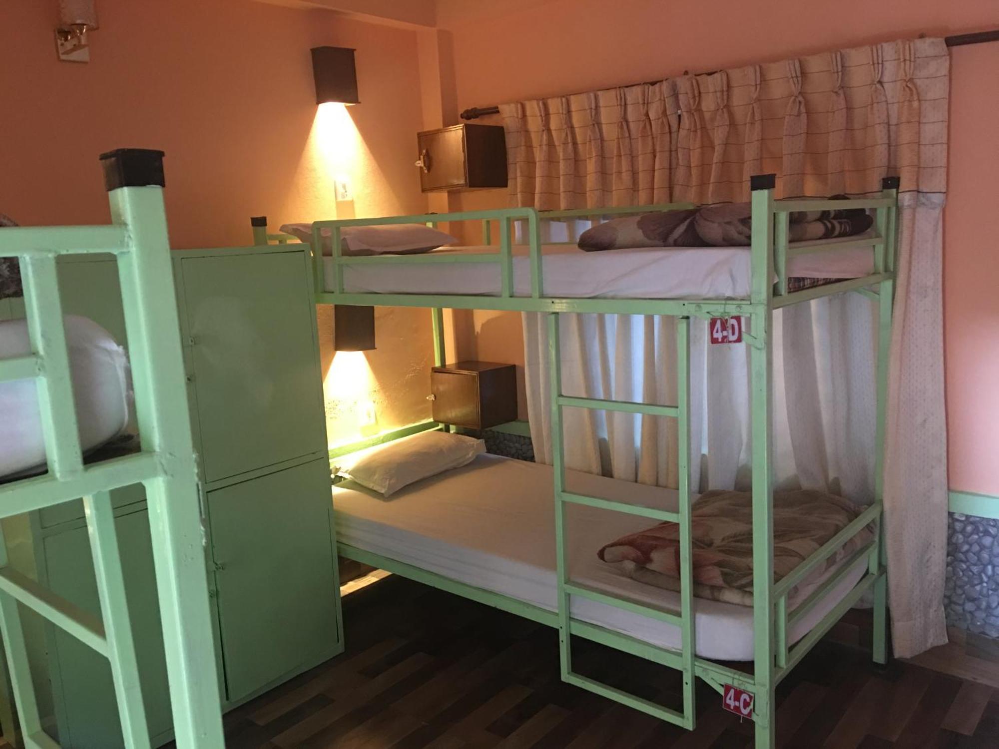 Kiwi Backpackers Hostel Покхара Экстерьер фото